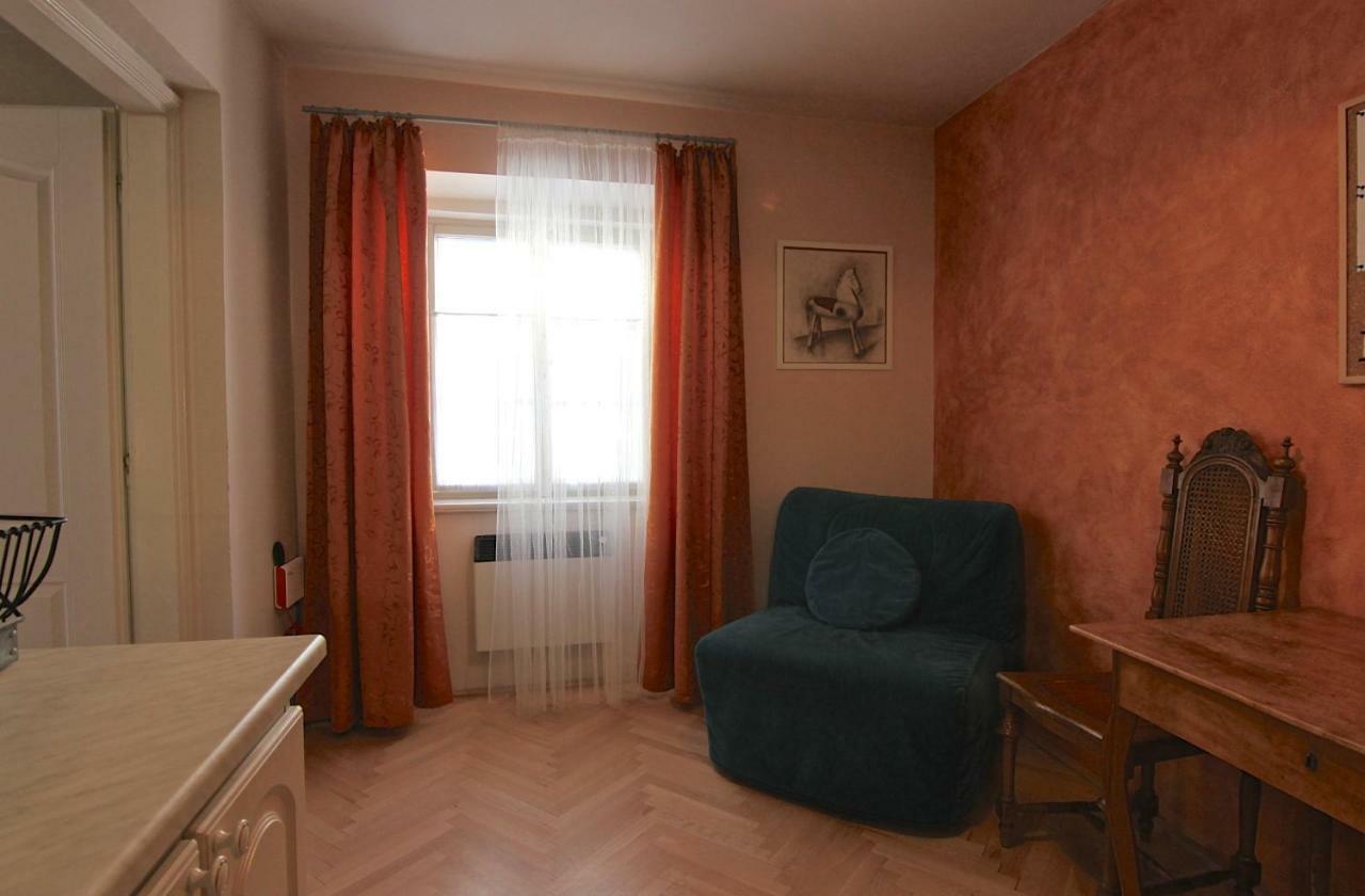 Mala Strana Apartment 1 ปราก ภายนอก รูปภาพ