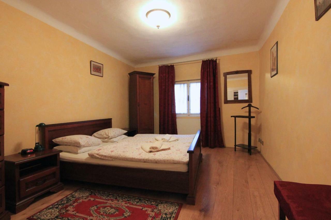 Mala Strana Apartment 1 ปราก ภายนอก รูปภาพ